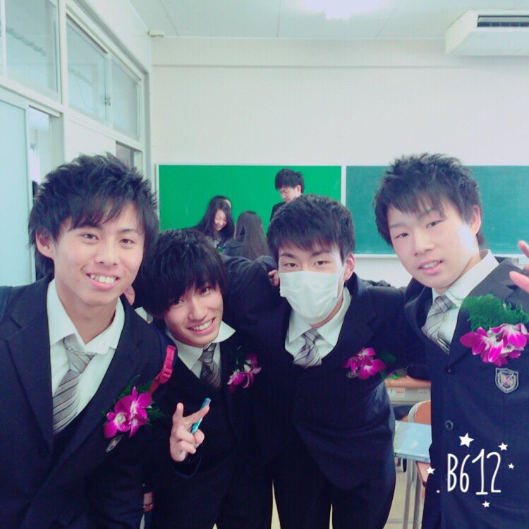 BskSince2010's tweet photo. 四日市西高校を卒業しました！

入学当初はバスケ部に入ろうか迷っとってつらいこととかいっぱいあったけどバスケ部に入って続けてよかった！このメンバーでバスケできたことほんとにうれしい😊
四西でほんとよかった、みんなこれからもよろしく〜 https://t.co/qulIPT32wB