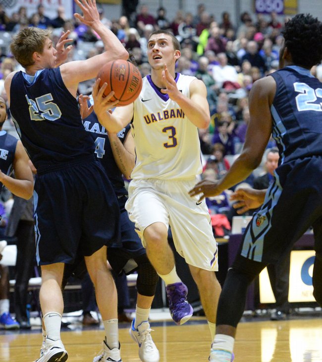 dgazettesports's tweet photo. . @JCremo24 of @UAlbany_MBB plays all over floor; @UAHOOPSWB says his position is 'player.' https://t.co/4eiGYyx93A https://t.co/zkvJfroOKD