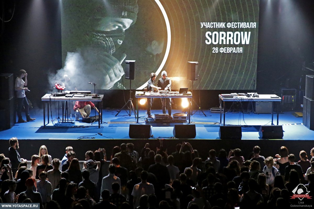 Фоторепортаж с фестиваля "Абстрасенция" в YOTASPACE yotaspace.ru/gallery/406.ht… <a href="/abstrasension/">Abstrasension</a>