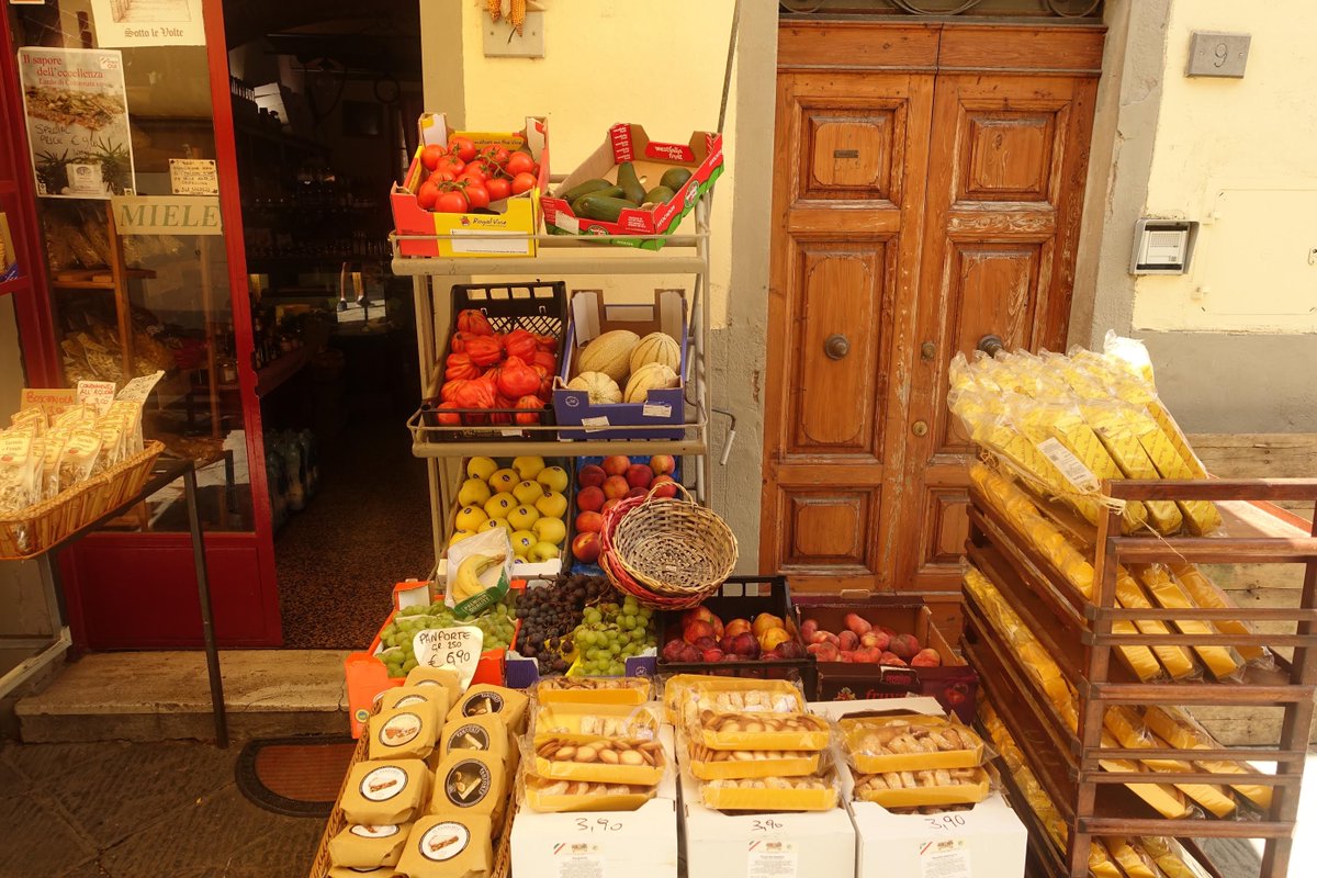 BlueZones's tweet photo. Does anyone else wish grocery stores still looked this this? https://t.co/S8dYsVTkUX