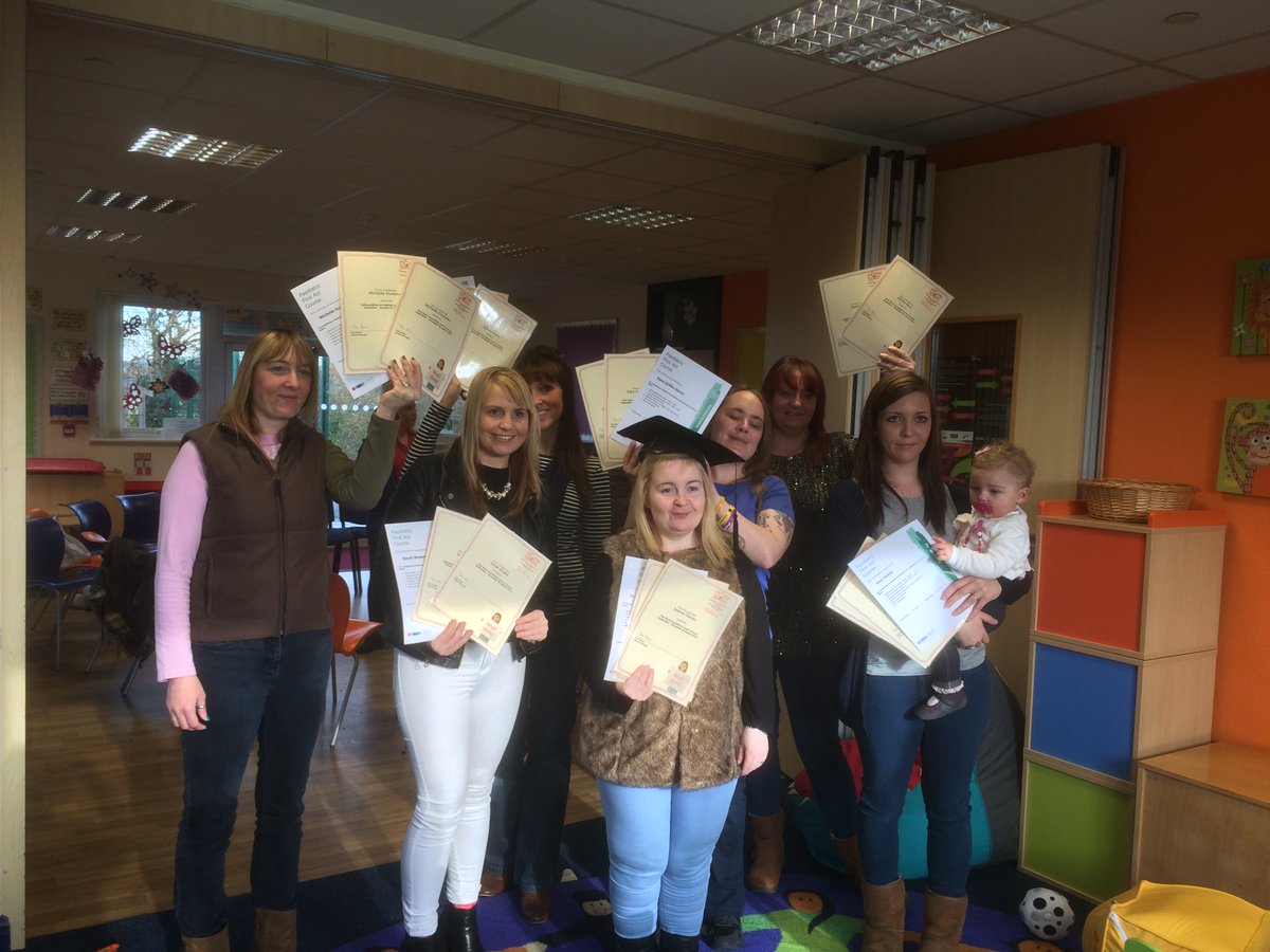 08456525249's tweet photo. Here's FRT's Rebecca awarding Mums from Llwynhendy Childrens Centre their Paediatric First Aid certificates. https://t.co/WsRf3K1Obw