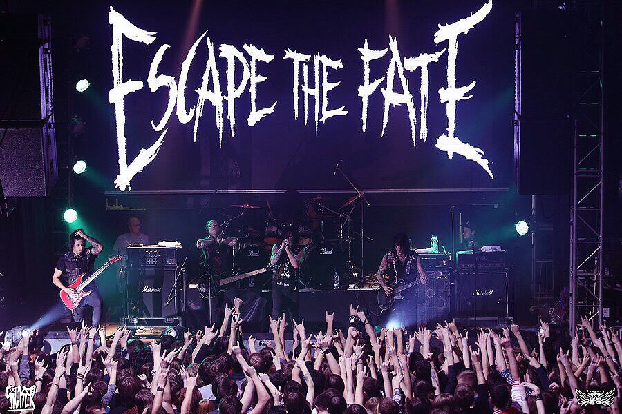 ETFRussia's tweet photo. We missed and we already missing you guys #EscapeTheFate #ETF #ETF2013 #ETFrussia #ETFfamily #ETFarmy https://t.co/4Rxj0YTMhU