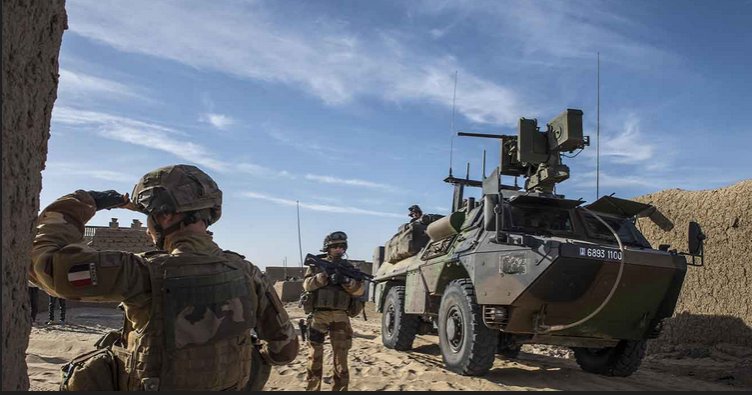 ecpa_d's tweet photo. #Barhane #mindef Première expédition à bord des VAB Ultima au Nord-Mali https://t.co/WcTkuLDd17