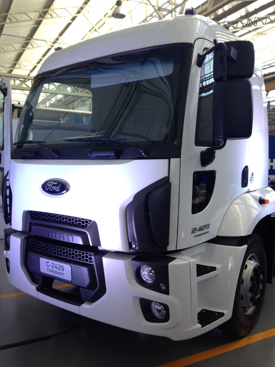 transporta's tweet photo. O modelo #Cargo 2429 6x2 custa a partir de 220 mil e traz cambio automatizado Eaton de 16 velocidds #Ford #Torqshift https://t.co/3z1kXW48YS