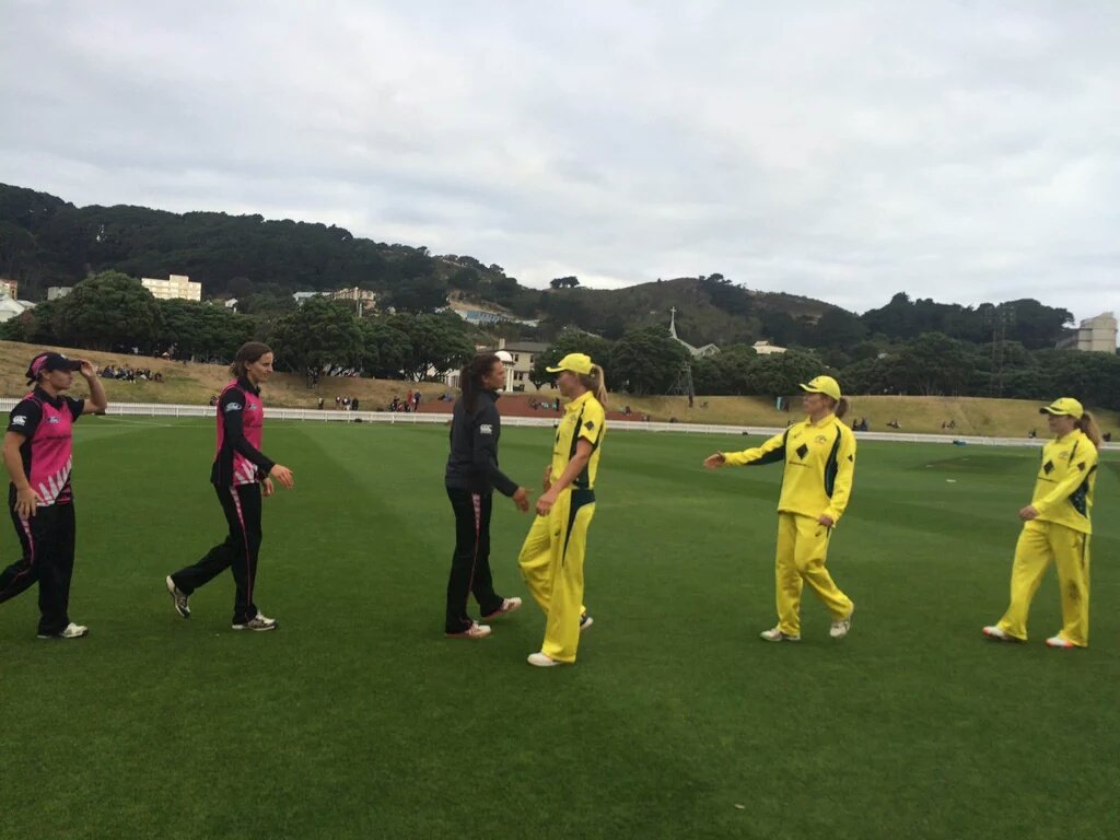 osa10001's tweet photo. 2nd T20I

#AUSWN 116/6 (20ov)
Perry 55*(47)
#NZWMN 117/5 (19.3ov)
Bates 54(53)

#NZWMN won by 5 wickets
(01/03/16) https://t.co/RrZcq46AR3