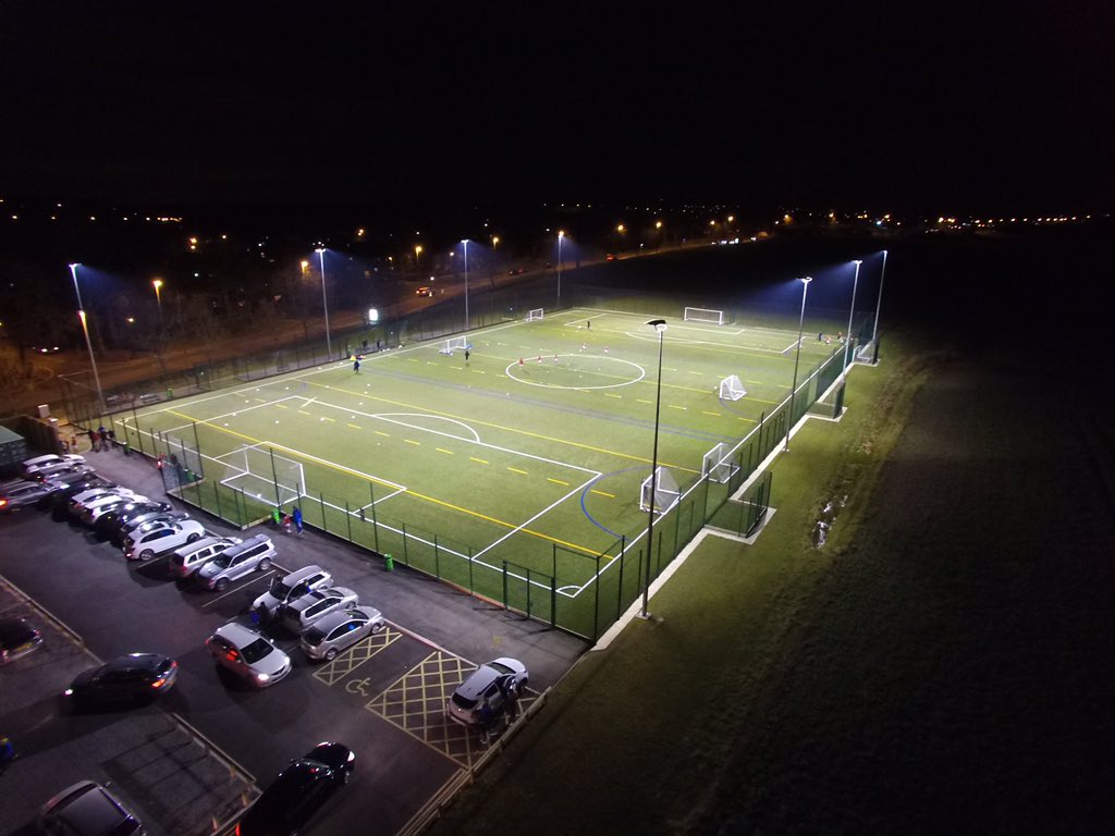 Floodlights_EU's tweet photo. Check out this excellent pitch by @CLSsport and @NottsSport at Kettlethorpe School. Floodlighting by Halliday's 👍 https://t.co/C7NIAbGTm7