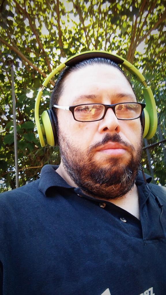 marcosdepaseo's tweet image. Faltaban los cascos para salir a caminar, ahora ya estoy listo!!!
#TrainingForChange
#BajandoLaPansa
#FelizMartes