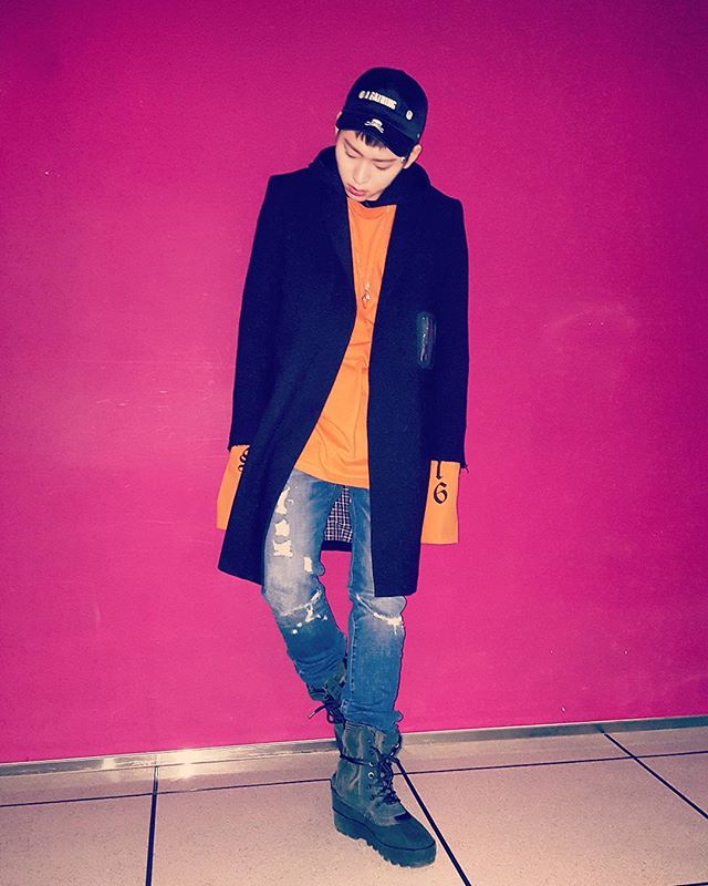 woozjico's tweet photo. Pose
#mood #waitingforwhat #zico #vetements #boost950 #mastermind https://t.co/aKafSgp50U
