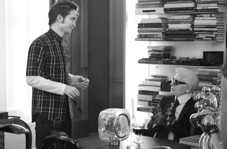 Robpattz_pics's tweet photo. New BTS pics 👌 Robert Pattinson and Karl Lagerfeld #DiorRob @Dior https://t.co/8MAaoo77JF