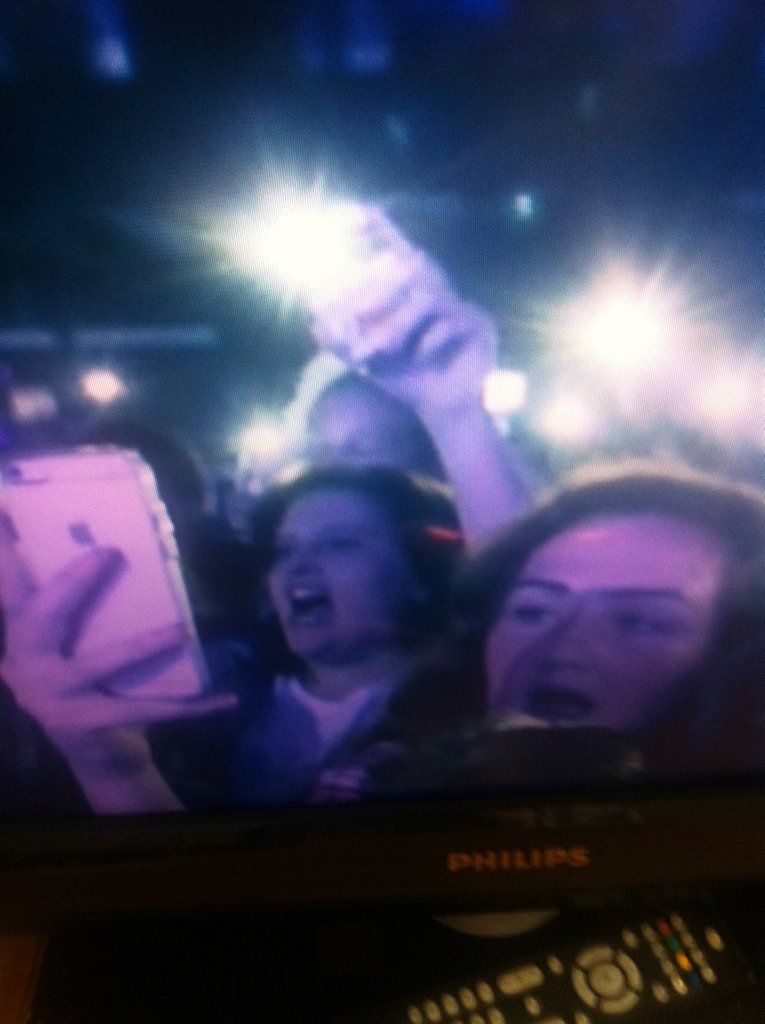 TheBAMSquad1's tweet photo. @barsandmelody why do you always catch me off point😂😂😂 #fame in DVD https://t.co/PBoDYW2kHr