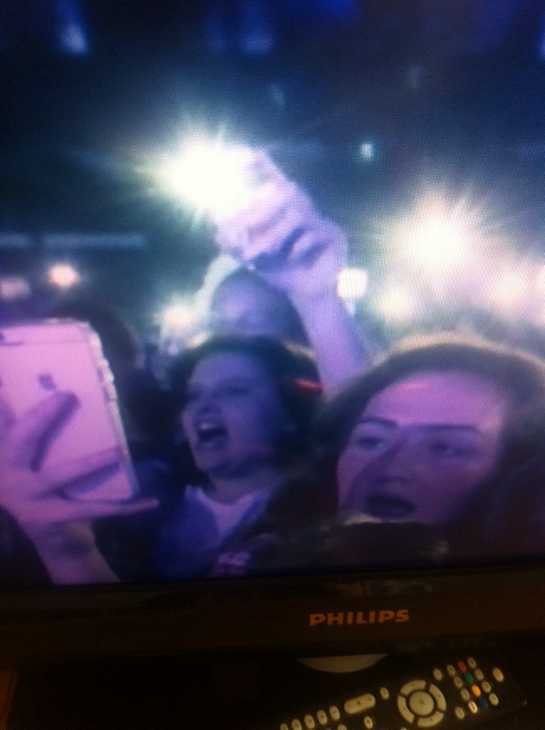 TheBAMSquad1's tweet photo. @barsandmelody why do you always catch me off point😂😂😂 #fame in DVD https://t.co/PBoDYW2kHr