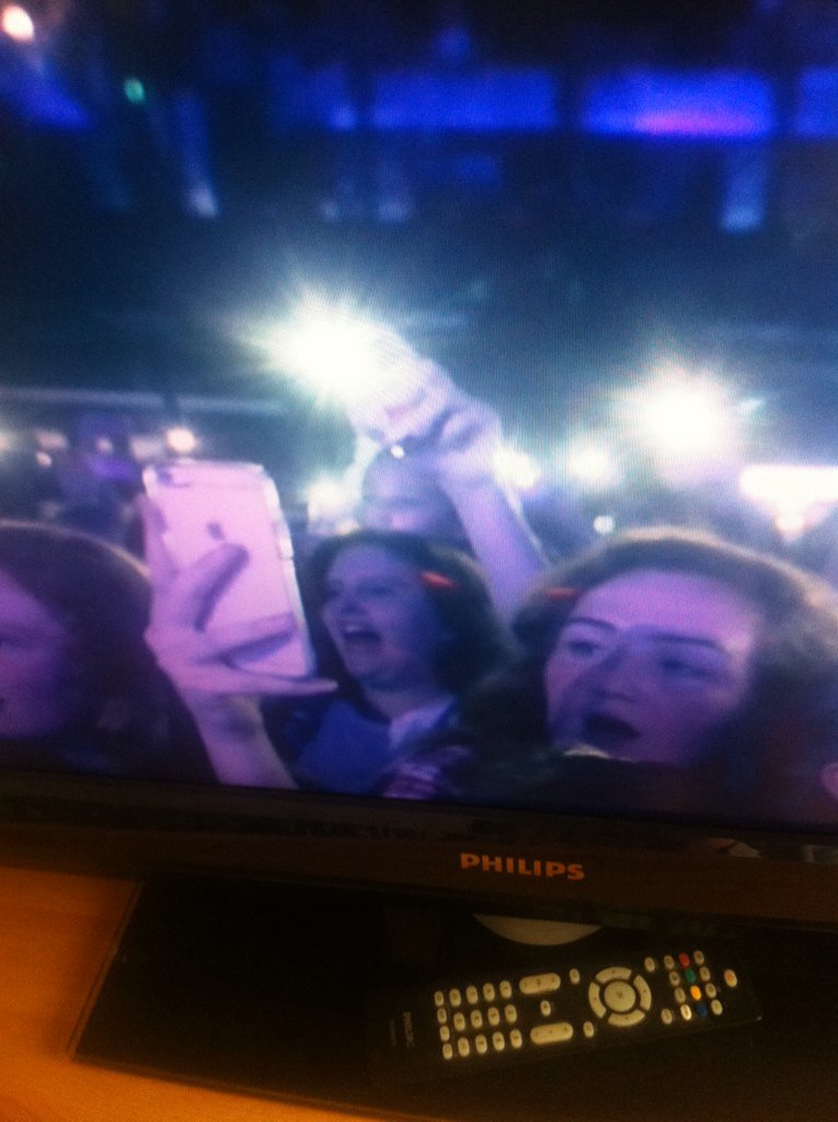 TheBAMSquad1's tweet photo. @barsandmelody why do you always catch me off point😂😂😂 #fame in DVD https://t.co/PBoDYW2kHr