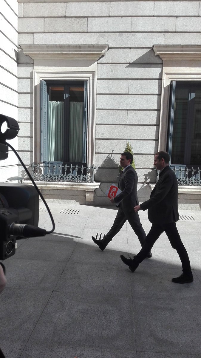Albert Rivera llega  al Congreso para la sesión de investidura. #InvestiduraOndaCero.
