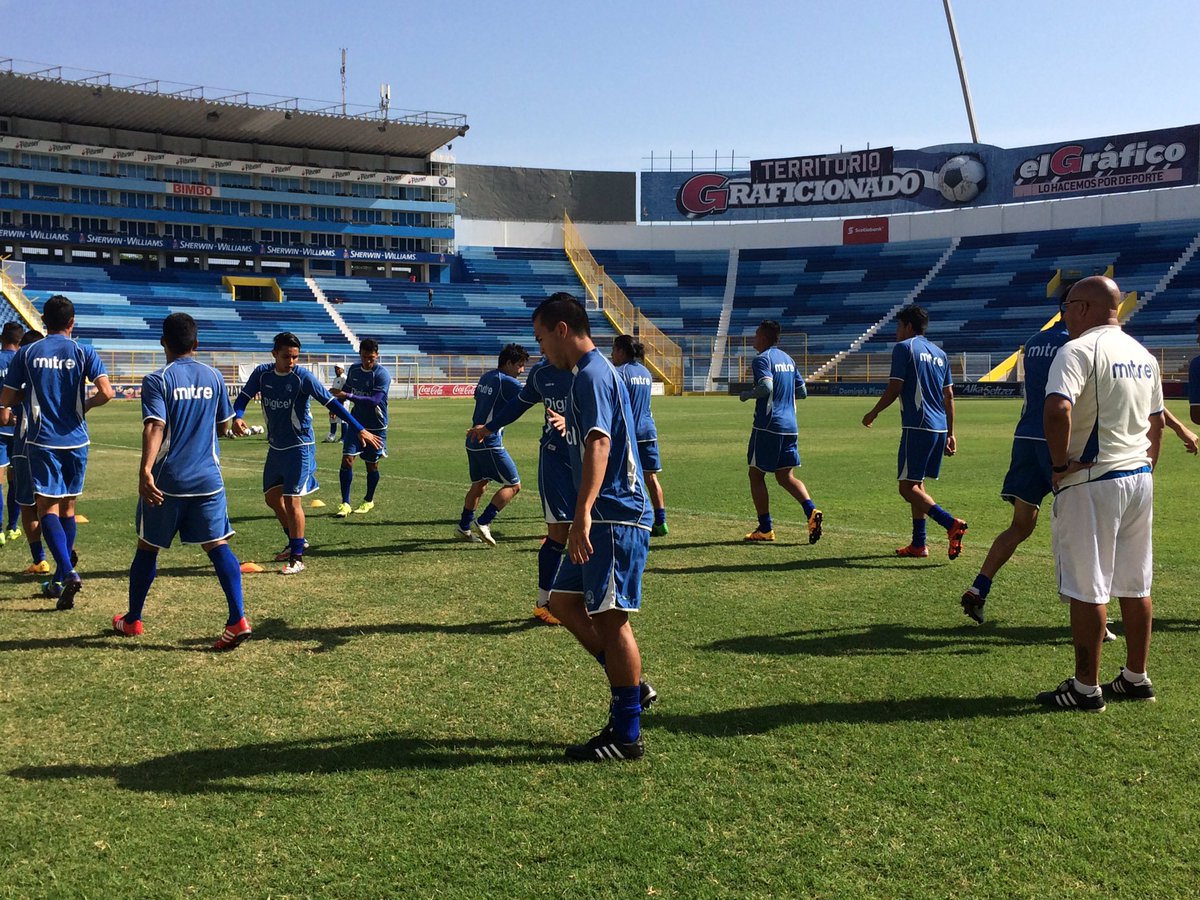 LaSelecta_SLV's tweet photo. Inició el entreno de la Selección Nacional en el Estadio Cuscatlán https://t.co/rh6fcWY1gA