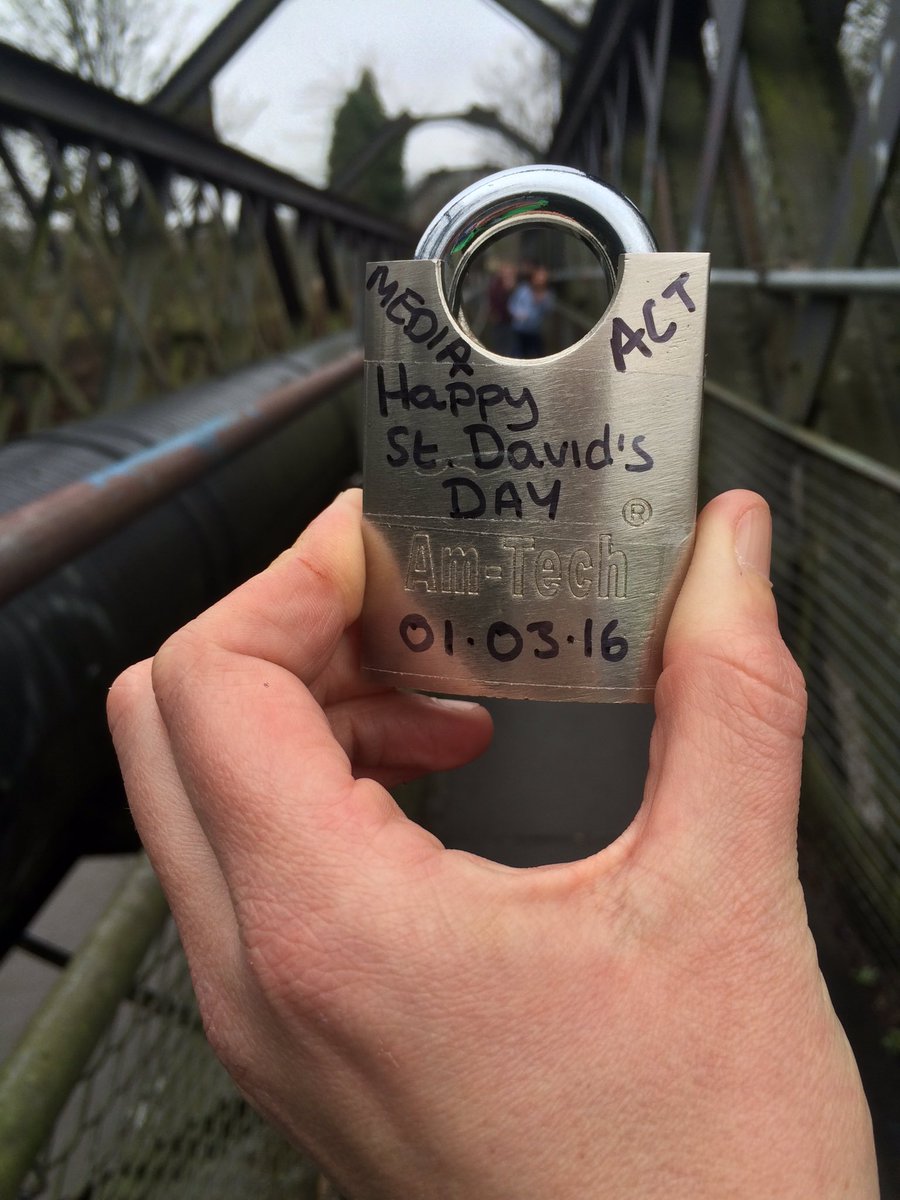 ACTSchoolsAnna's tweet photo. Starting the love lock bridge with the media group #ironbridgetafftrail #lovelock @act_schools_Ant @learning_act https://t.co/g1vVZQLJwY