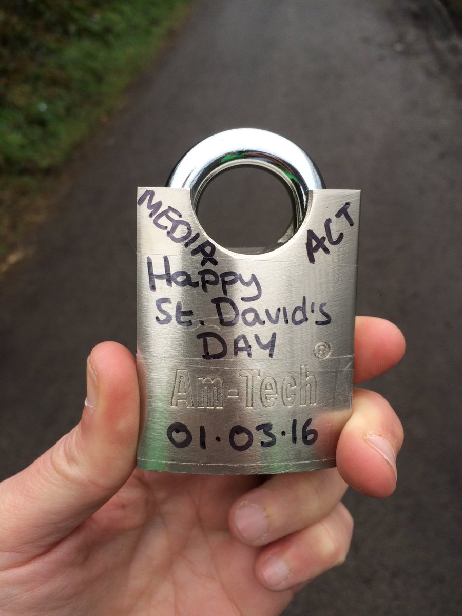 ACTSchoolsAnna's tweet photo. Starting the love lock bridge with the media group #ironbridgetafftrail #lovelock @act_schools_Ant @learning_act https://t.co/g1vVZQLJwY