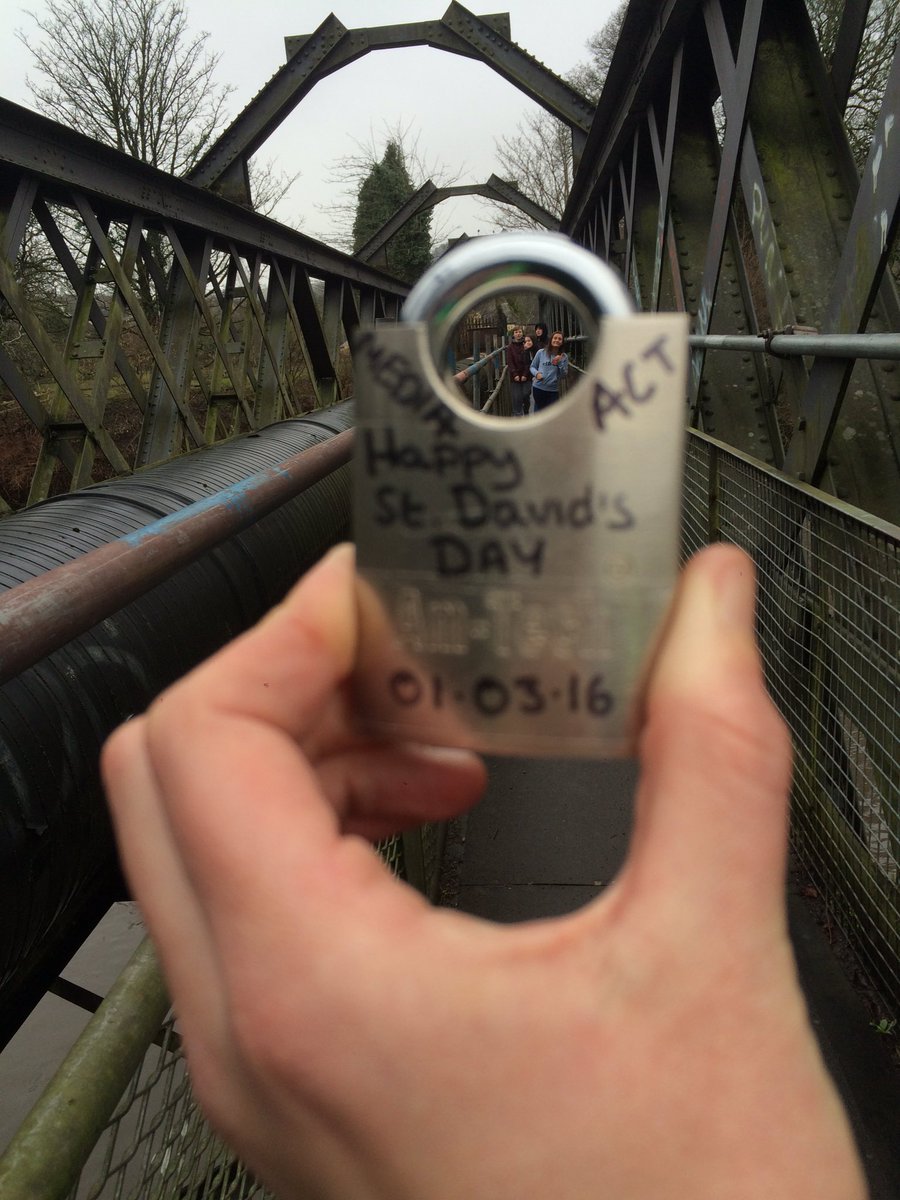 ACTSchoolsAnna's tweet photo. Starting the love lock bridge with the media group #ironbridgetafftrail #lovelock @act_schools_Ant @learning_act https://t.co/g1vVZQLJwY