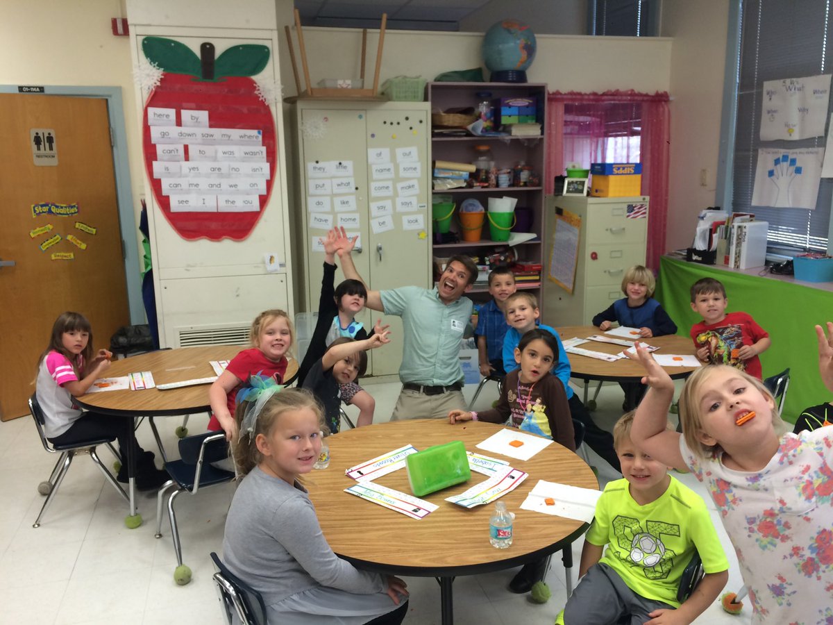 Bmpmagicdocs's tweet image. Dr. McDonnell having fun teaching Port Orange Elementary  Tigers about oral hygiene!