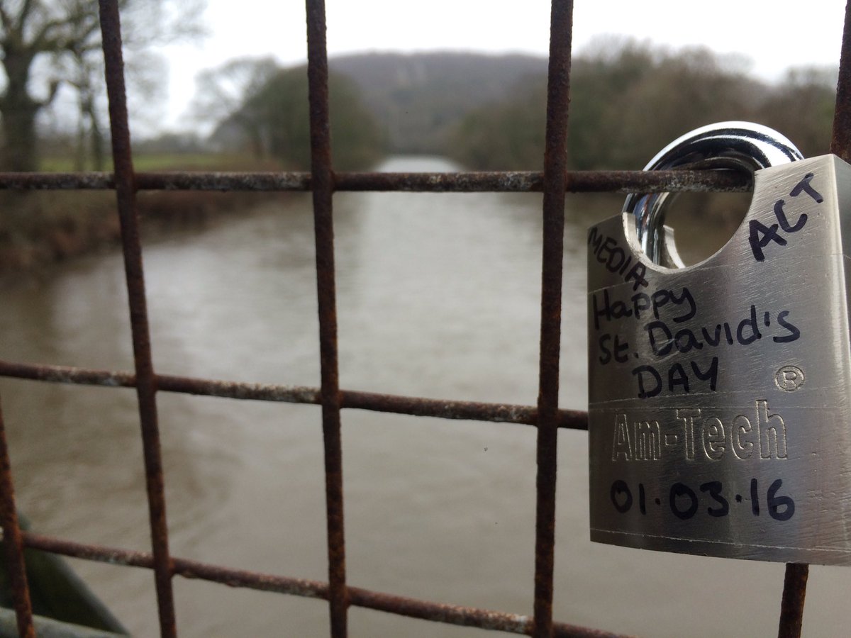 ACTSchoolsAnna's tweet photo. Starting the love lock bridge with the media group #ironbridgetafftrail #lovelock @act_schools_Ant @learning_act https://t.co/6KWQCXYWlC