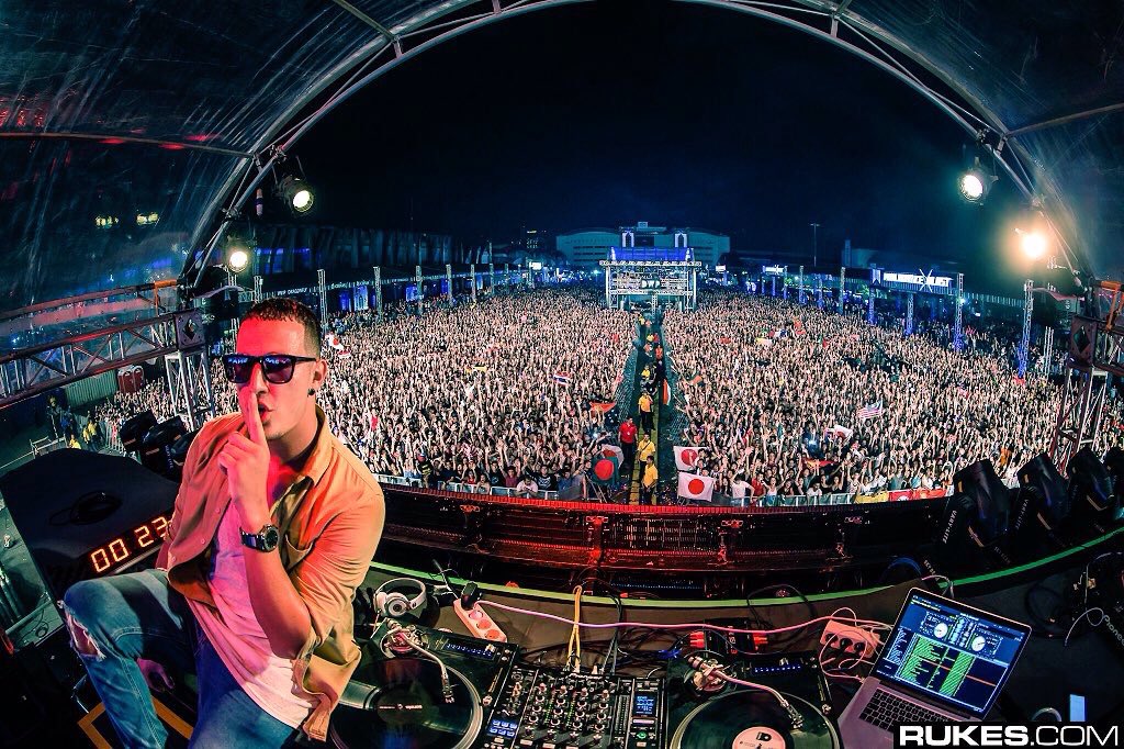 Biesss18's tweet photo. @djsnake DJ snake 😎😎 https://t.co/6xYI3xa1ss