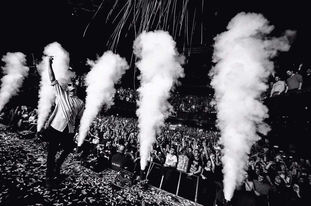 Biesss18's tweet photo. @djsnake DJ snake 😎😎 https://t.co/6xYI3xa1ss