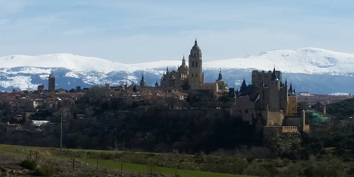 hippopotawalrus's tweet photo. Story book town.... #Segovia #adventurewithDad https://t.co/ZjrBlxDrOZ