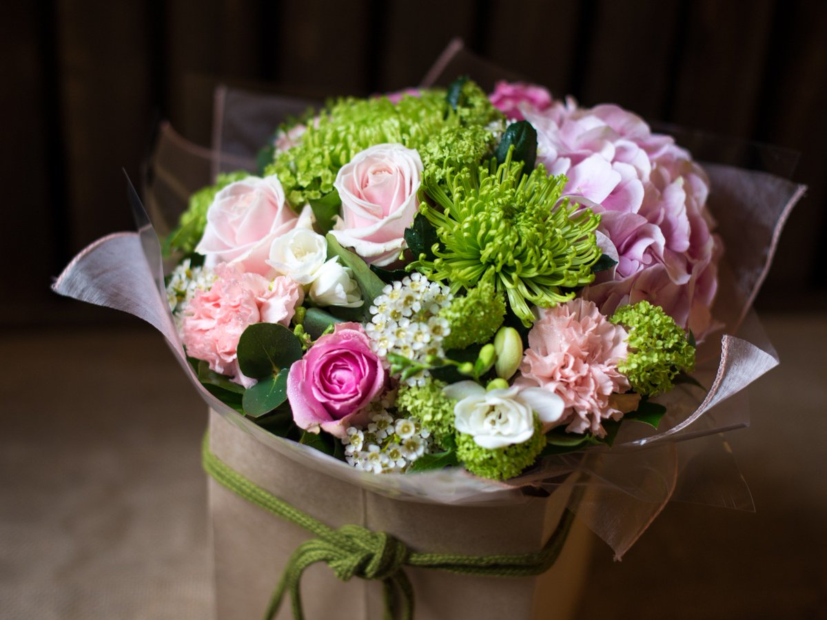 Restoin_UK's tweet photo. These #flowers would make your mum so happy on #MothersDay. Delivered in under 45 minutes. #London #RestoIn https://t.co/Mn9Kyyyzc9