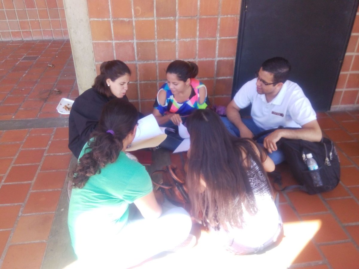 mafer_cordovas's tweet photo. .@LJPvenezuela trabajando por nuestro emprendimiento social #ROA #ApostamosALaExcelencia @futuropresente https://t.co/4NV7CAfjyc