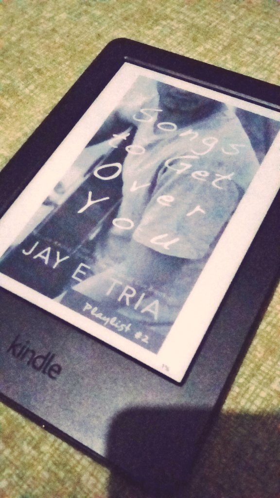 alyal_20's tweet photo. Dem feels. And those lips! #extrariceplease @jayetria #SongsToGetOverYou #amreading https://t.co/Fqlk3lRDOk