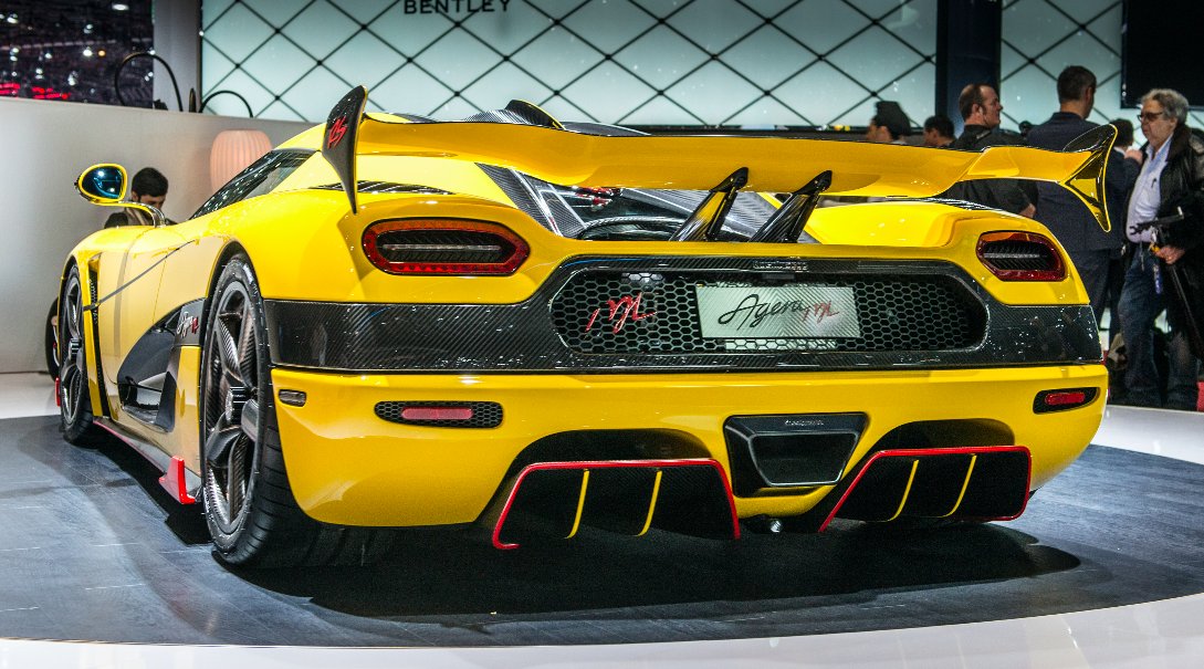 BBC_TopGear's tweet image. There's a special edition Agera RS here too: lots of carbon fibre, and a socking great V8 with 1,160bhp #Geneva