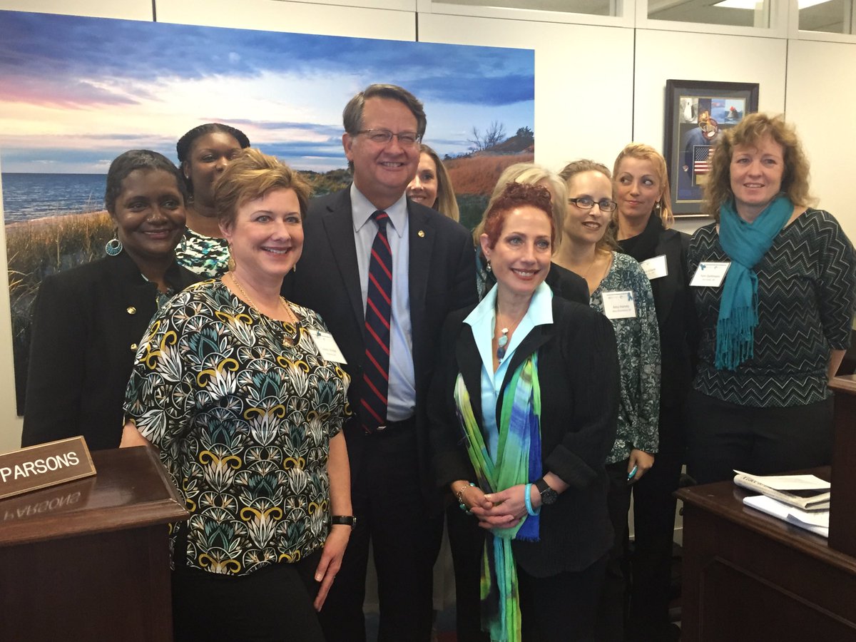 MIOvarianCancer's tweet photo. Great mtg @SenGaryPeters thanking him for supporting ovarian cancer research  @OCNA Advocacy Day https://t.co/GkQ9FqbB5A