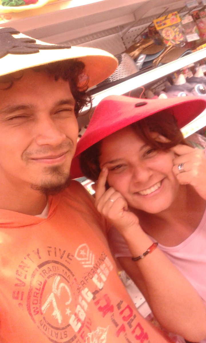 juanpodest2's tweet photo. Hoy es un hrmozo día pues estoy cumpliendo 7 meses con la mujer de mis sueños <3.<3 la amo :3 https://t.co/8smBLA38fu
