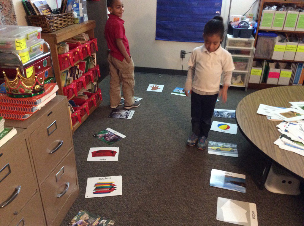 mzturingan's tweet photo. Beginning and ending sounds picture walk. @gisd_iteam #moveyourbodytolearn https://t.co/9VCIwYHv95
