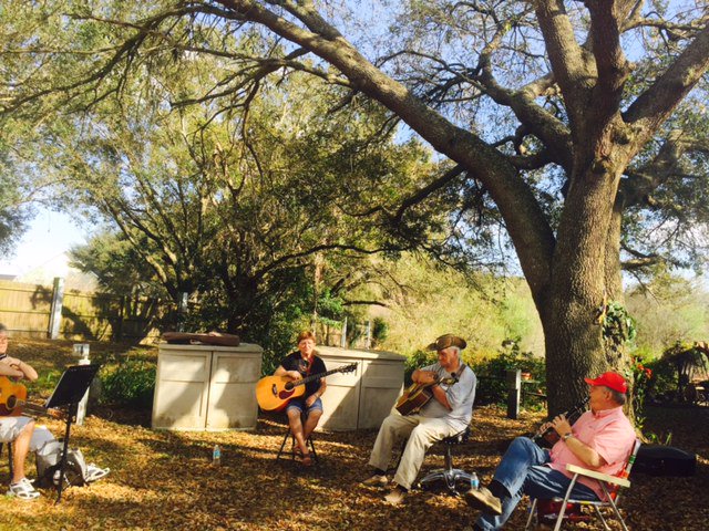 Passing by an old folks music jam #musicinyoursoul #lakelandFL @charlasindelar