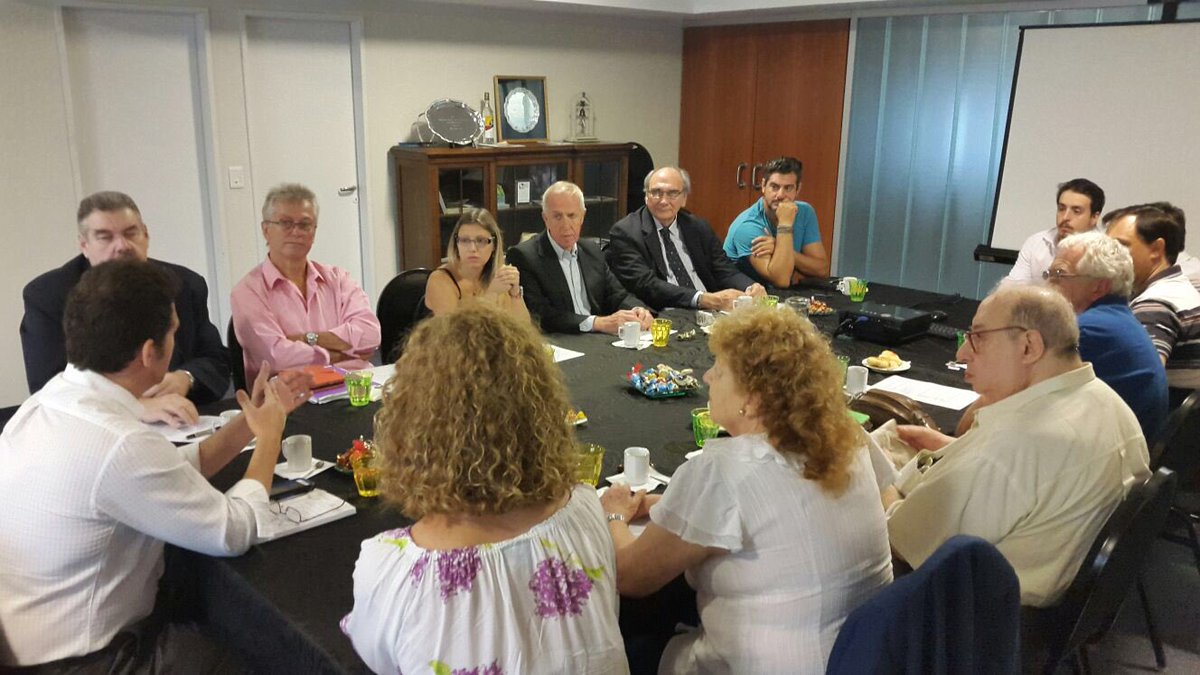 CAMBRASoficial's tweet photo. Muchas gracias @segregustavo #CenterGroup por compartir con nosotros las claves para hacer #negocios en #Brasil https://t.co/qocgKVFngu