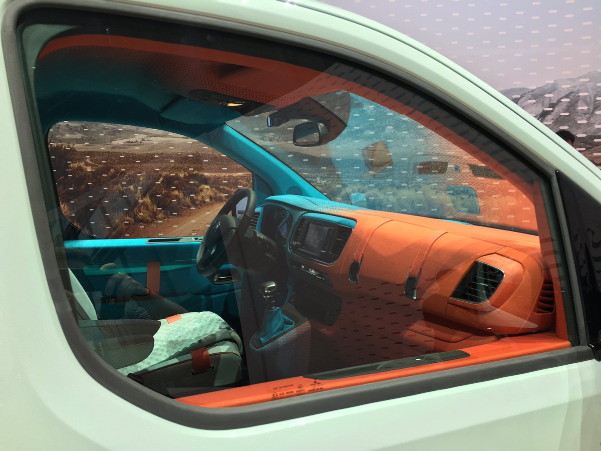 2016 - [GENÈVE] Citroën SpaceTourer Hyphen Concept  CceXsQeXEAAvBY6