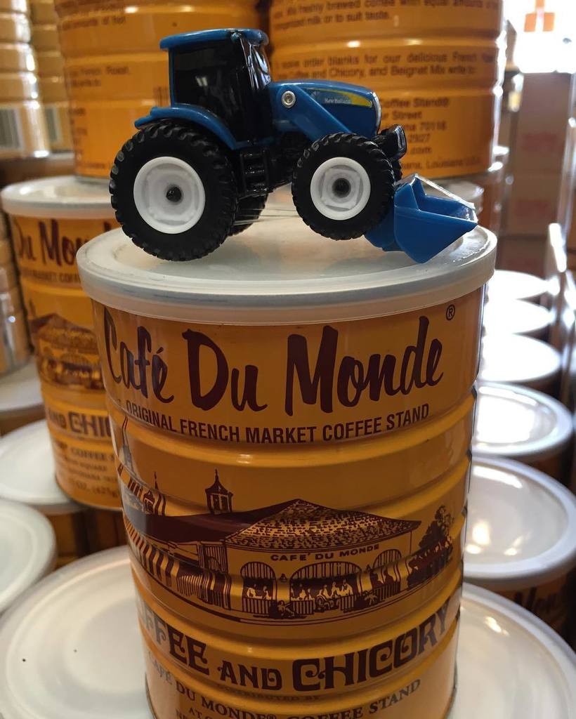 Latzke's tweet photo. #TinyTractor really loves #CafeDuMonde #coffee and #beignets #Classic16 https://t.co/OwkCKcUCqU https://t.co/ULkjl61Gwg