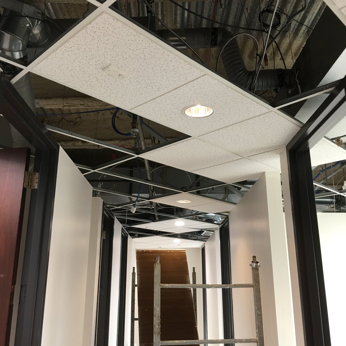 sqoneceilings's tweet image. Before &amp;amp; After. #SQ1Ceilings #ceilingproject Contact us if you need a ceiling installation team.