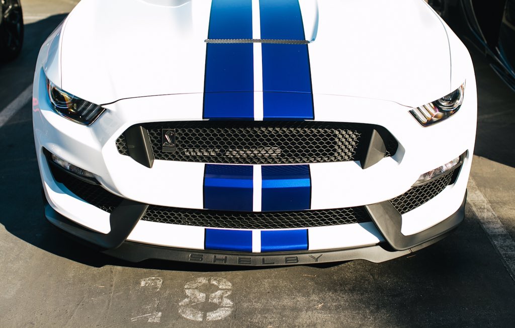 KillerStatusUS's tweet photo. American muscle. #joemerrill #killerstatus #ford #shelby #GT350 #GT350R @Ford #supercarmeet #carsandcoffee https://t.co/gnWbYftR2N