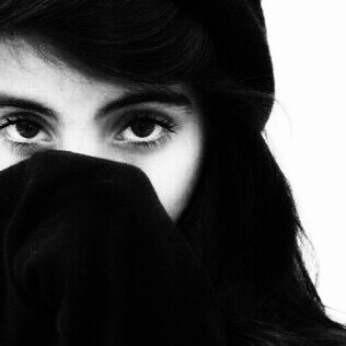 لا اطمح لارضاء احد في هذا العالم ارضاء نفسي يأخذ مني مجهودًا كافيًا💕🌸