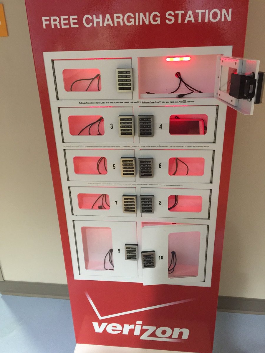 mnashio's tweet photo. I am an @ATT user however kudos to @verizon for having this in Arkansas Children's Hospital!! #NoChargerNoProblem https://t.co/2tL5gnzwA7