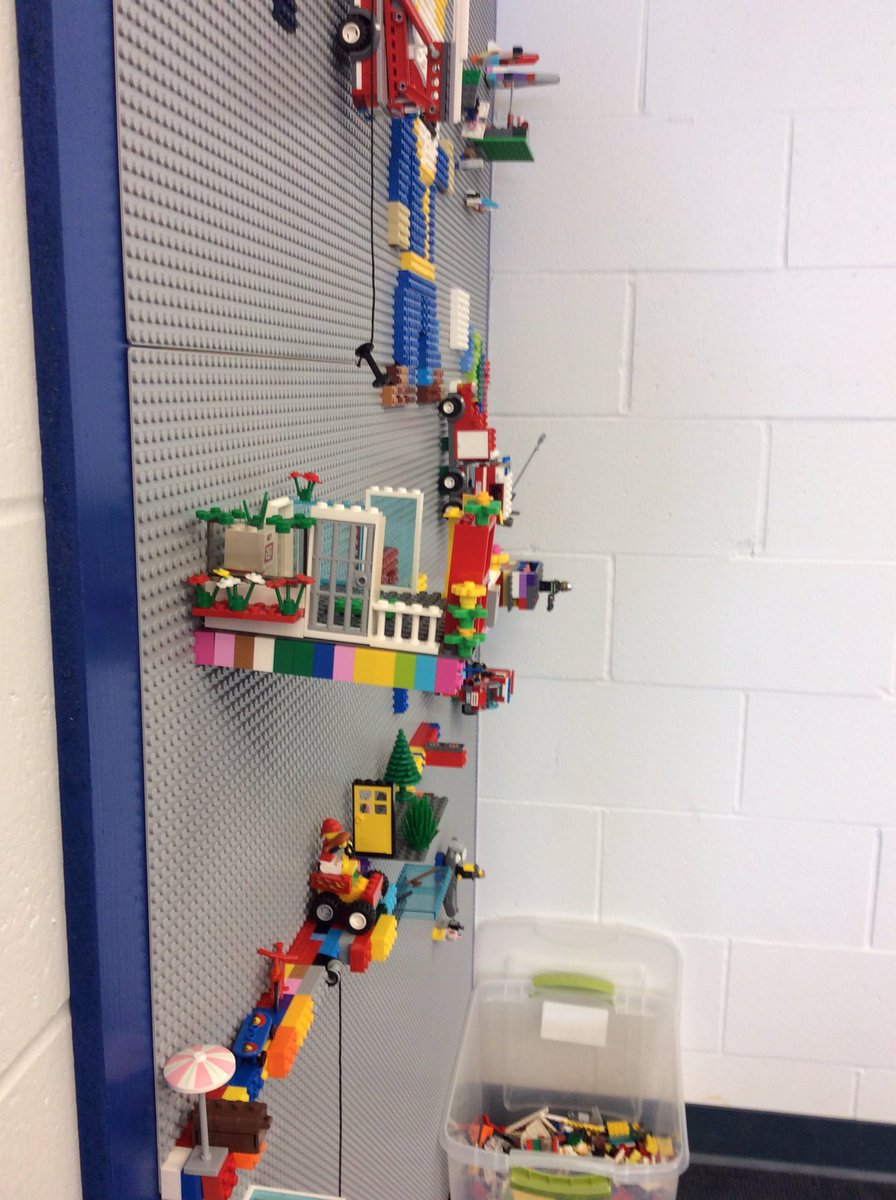 KMMSMediaCenter's tweet photo. Building out from the wall. #KMMSMaker #LegoWall @KmKrell #InspireExcellence Creative minds at work https://t.co/FqGryw7PZo