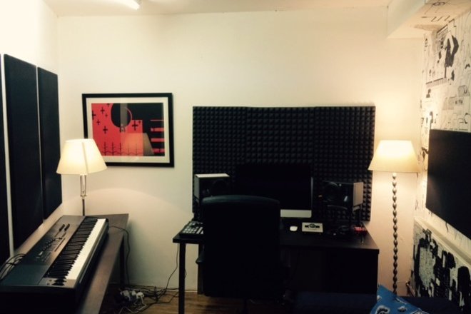 dmymag's tweet photo. Did you know that Dummy had a recording studio? We sometimes hire it out to our friends 🎹🎤🔥 https://t.co/6FRPwdUwco https://t.co/ZEsKD6Uldc