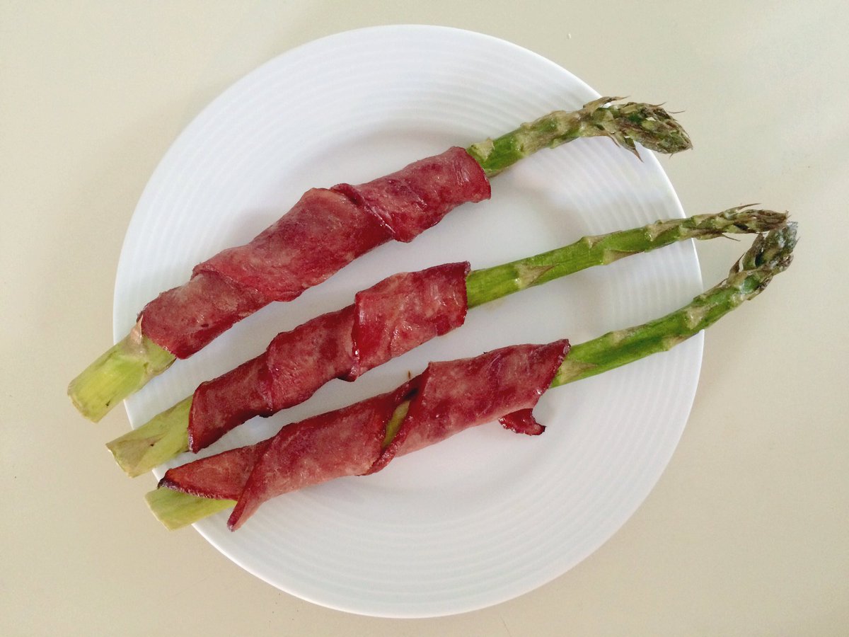 FitChanges's tweet image. Turkey Bacon Wrapped Asparagus 👅💦