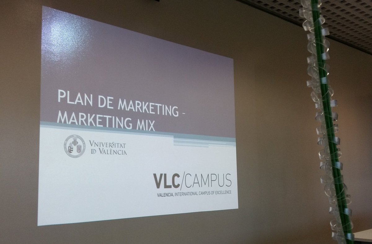 UVemprenAules's tweet photo. Continuem amb @AliciaMasTur  #TallerPlandeMarketing en #BerkeleyStartUpBootcamp #CALSpainCampus de @VLC_Campus https://t.co/8eLQBdM7bX