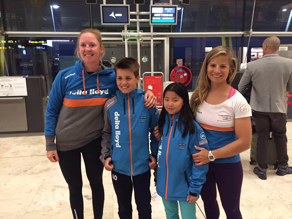 Terugkomen uit Lanzarote en 470 zeilsters @AfroditeKyranak &amp; <a href="/AnneloesvanVeen/">Anneloes van Veen</a> tegenkomen op Madrid airport #idolen