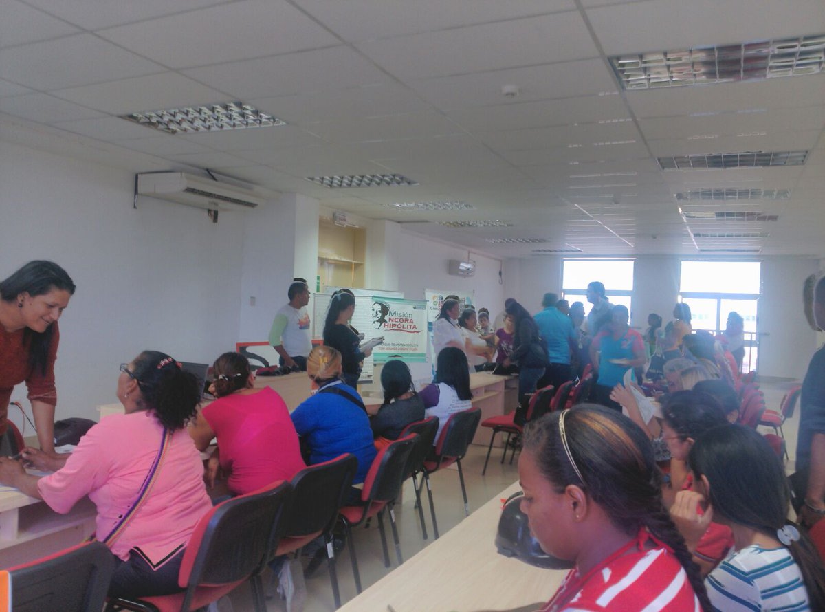 secdigenfalcon's tweet photo. @secdigenfalcon presente en las mesas de Misiones y Grandes Misiones @StellaLugo https://t.co/c4QXd0qMQy