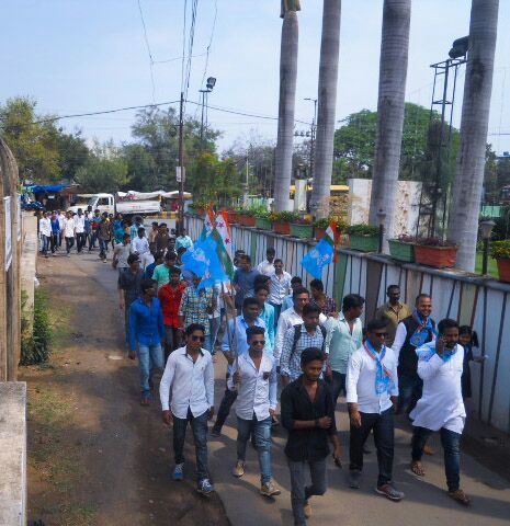 nsui's tweet photo. NSUI Maharashtra submitted memorandum to Chandrapur DM on the name of President against the blatant lies of HRD Min. https://t.co/A3prqppI1a
