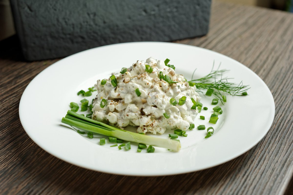 SC_GRAND's tweet image. Vieglai vakara maltītei - riekstu-sēklu maisījums Aizdars, biezpiens un zaļumi!