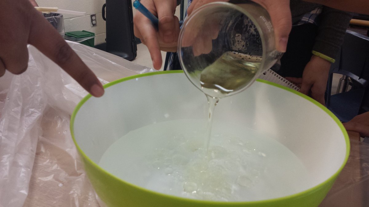 jamolittle's tweet photo. Students recreating an oil spill to test clean up and separation methods. #modernlearning https://t.co/2yfKlTkoa1